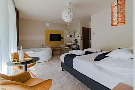 Queen Room with Spa Bath