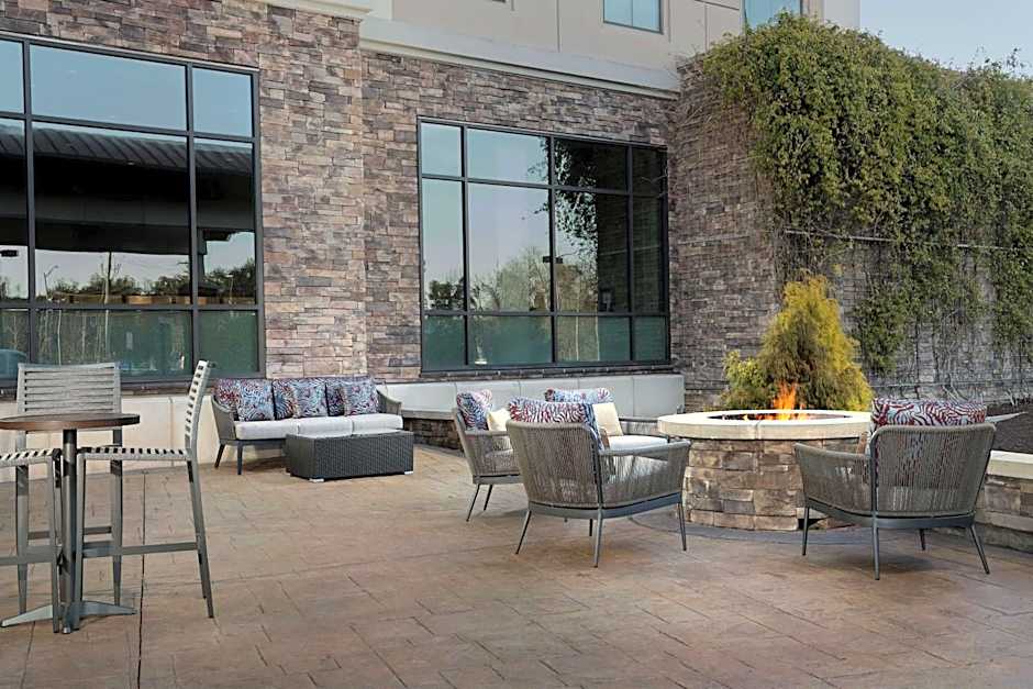 Embassy Suites By Hilton Springfield