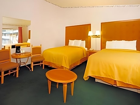 Queen Room with Two Queen Beds - Smoking