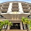 Central Cosmo Apartment Hotel