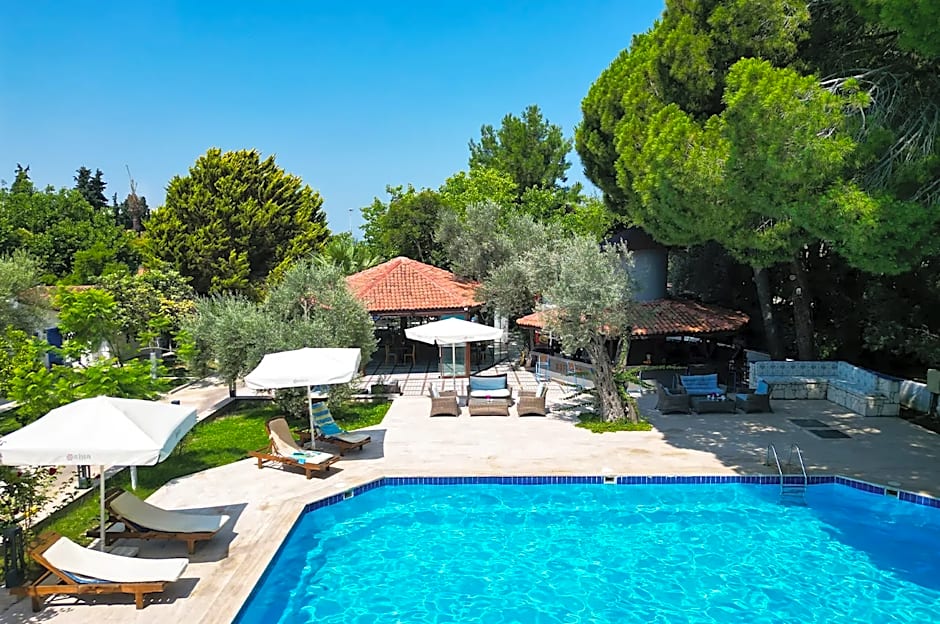 Risus Garden Marina Hotel