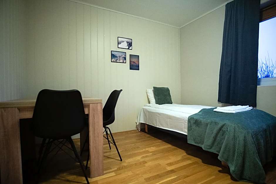 Cozy Studio Close to City, Kitchen & Parking