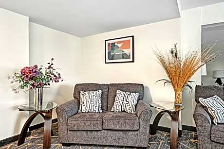 1 Bedroom Suite Courtyard View