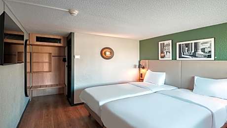 Standard Room - 2 Single Beds 1 Sofa Bed