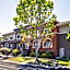 Holiday Inn Express & Suites Mountain View Silicon Valley By IHG