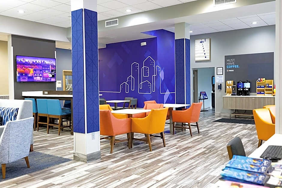 Holiday Inn Express & Suites Memphis Arpt Elvis Presley Blv By IHG
