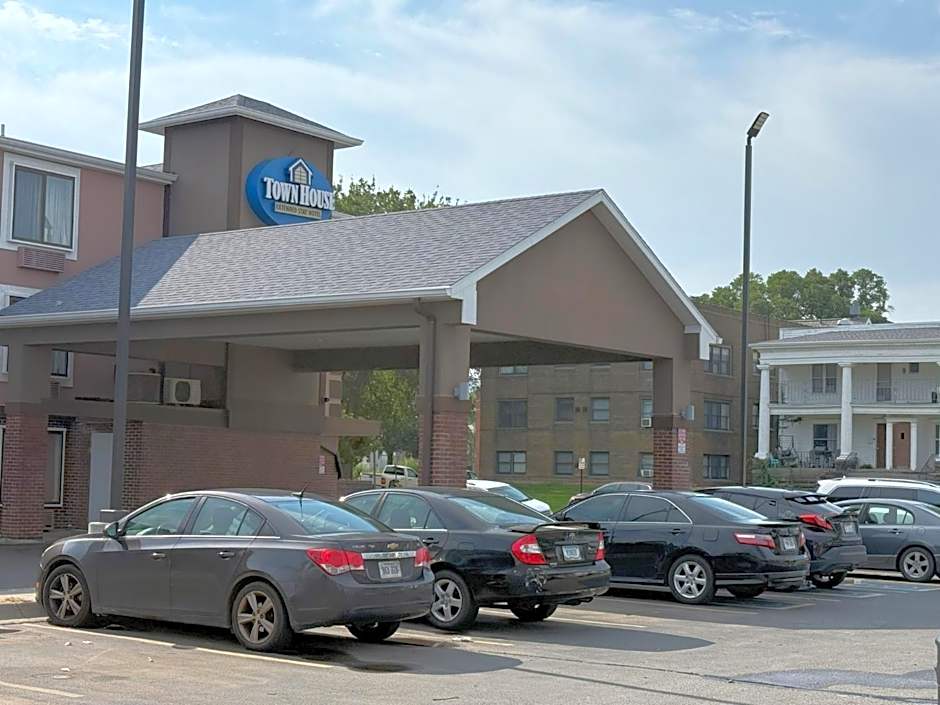 TownHouse Extended Stay Hotel Downtown