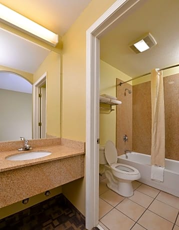2 Queen Beds Suite Non-Smoking