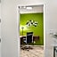 Beverly Hills Gem 1 BR Apt with Parking 218