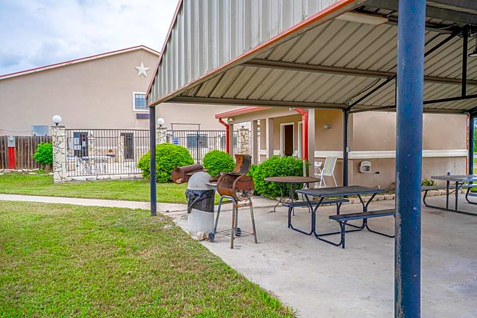 Texan Inn By OYO Beeville US-181