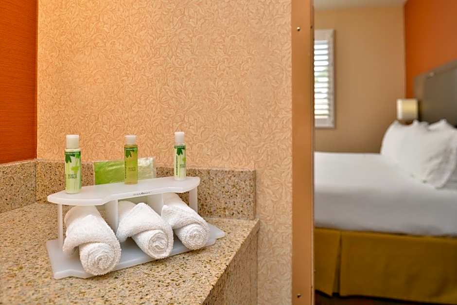 Holiday Inn Express Hotel & Suites Elk Grove Ctrl - Sacramento S By IHG