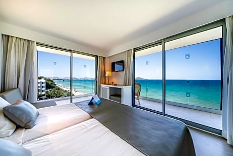 Double Room with Lateral Sea View