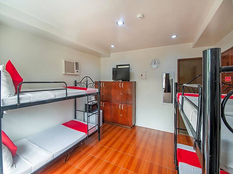 OYO 443 Maria Cristina Arcade Suites