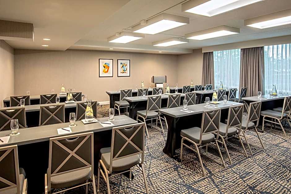 DoubleTree By Hilton Hotel And Conference Center Chicago North Shore