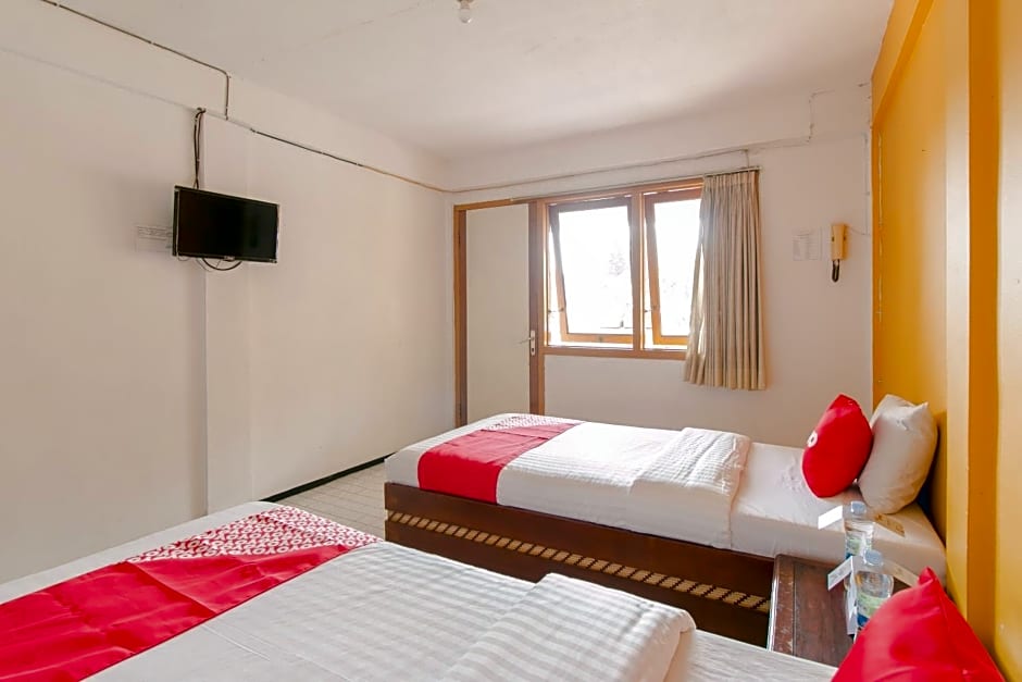 OYO 1996 Koneng Hotel