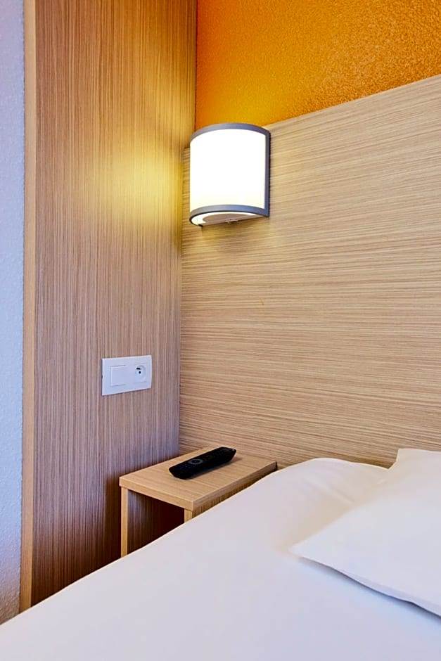 Premiere Classe Paris Ouest - Pont de Suresnes Hotel