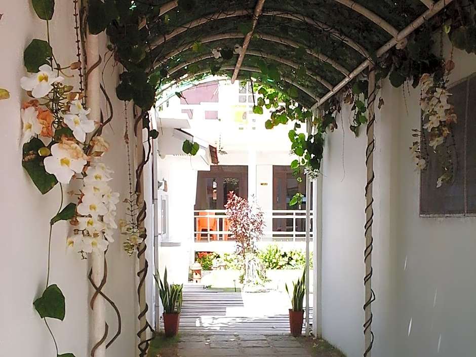 Clubboracay Apartelle