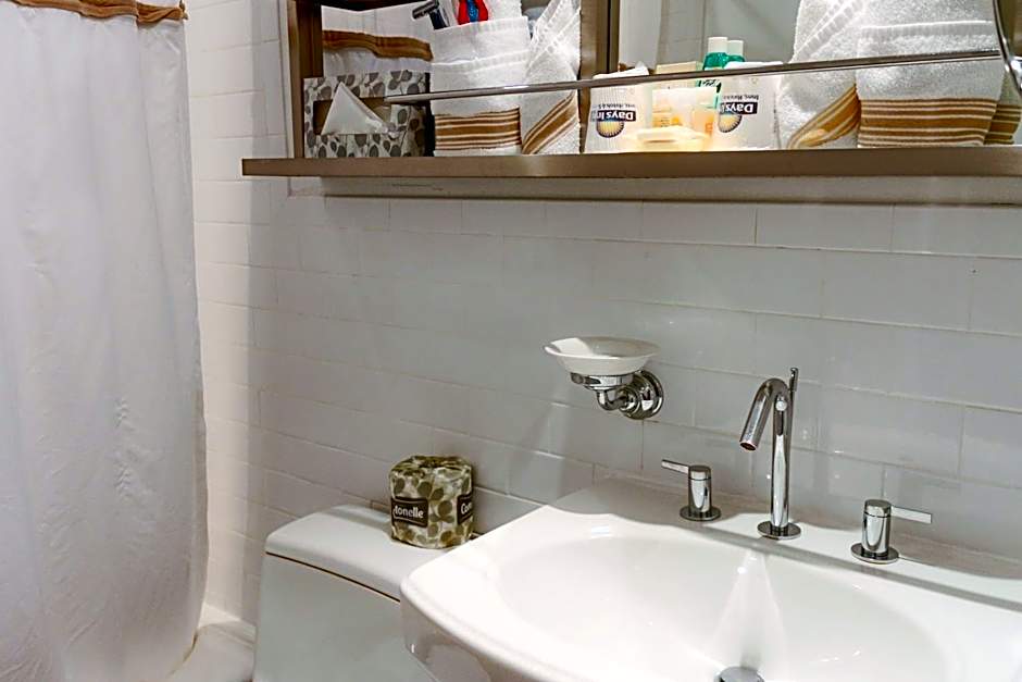 Night Hotel Broadway