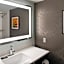 La Quinta Inn & Suites by Wyndham Seattle Sea-Tac Airport