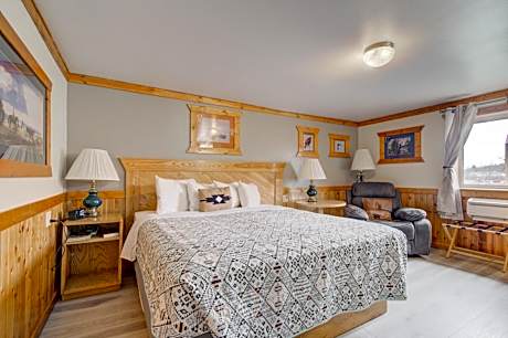 Livingston Inn - Historic