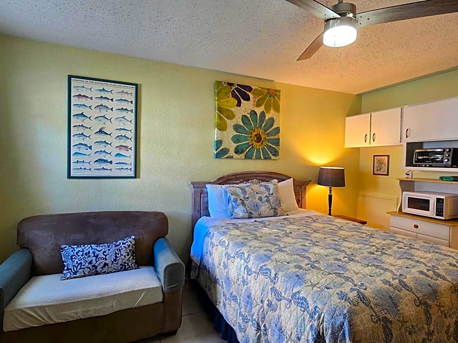 Photo 1 of 6 of Standard 1 Queen Bed