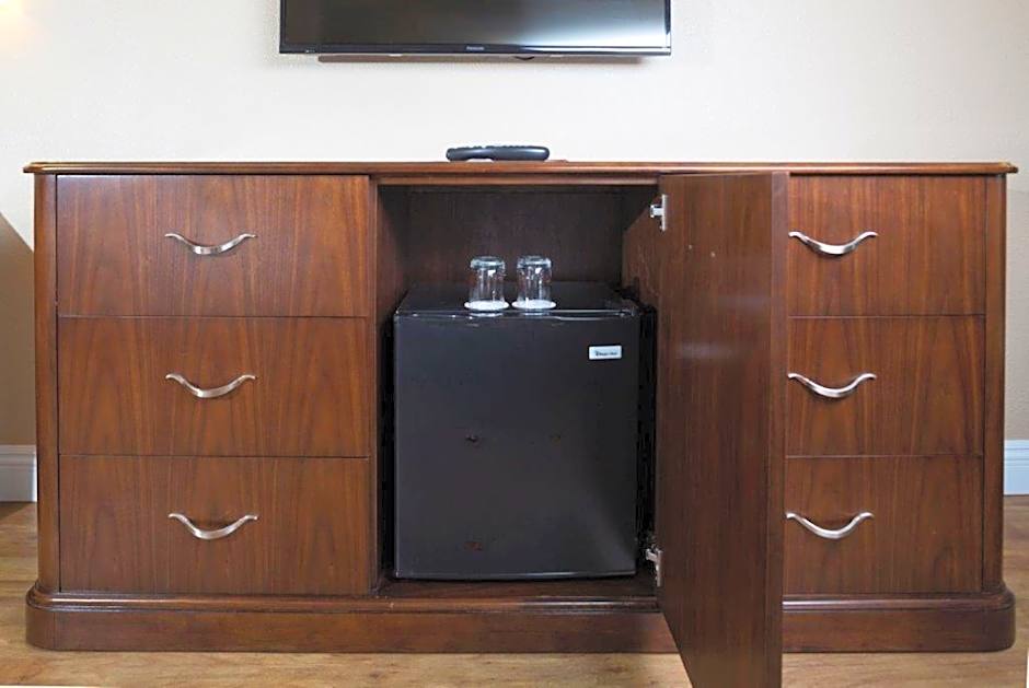 Photo 1 of 3 of Premium 2 Queen Beds