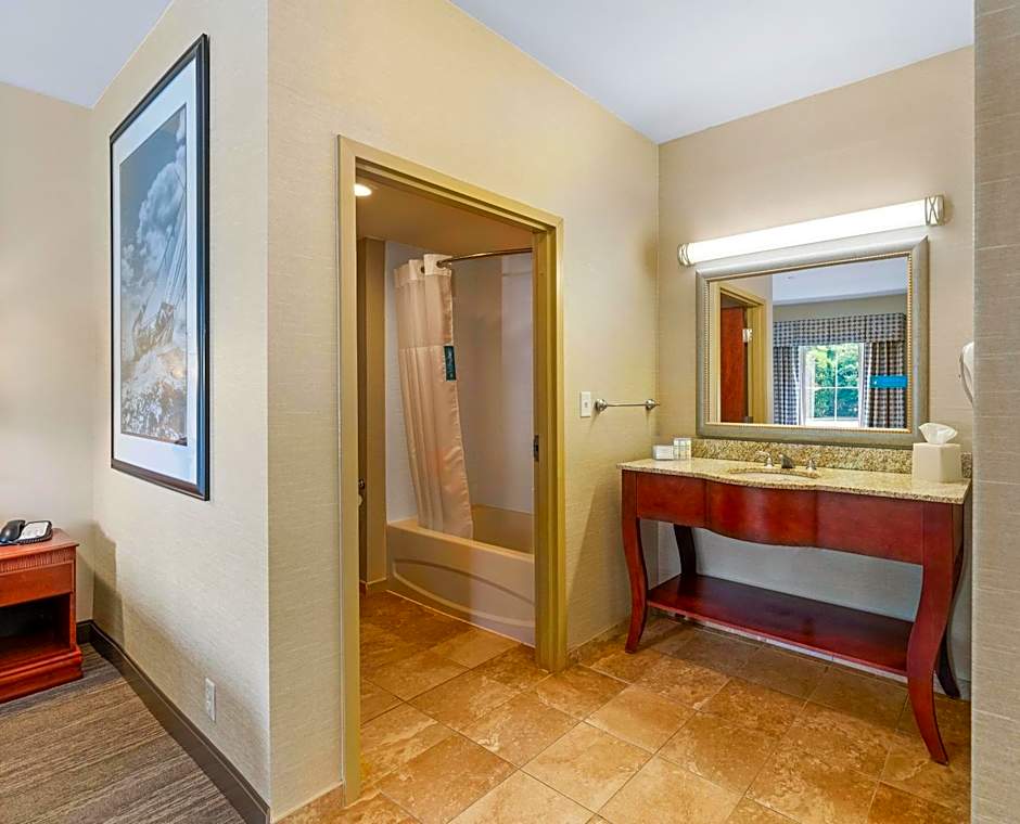 Hampton Inn & Suites Mystic