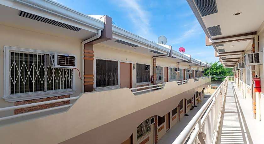 OYO 556 3j's And K Apartment