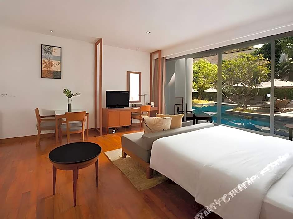 Woodlands Suites, Serviced Residences