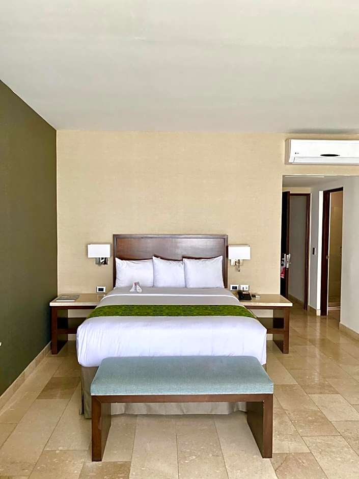 Seven Crown La Paz Malecon