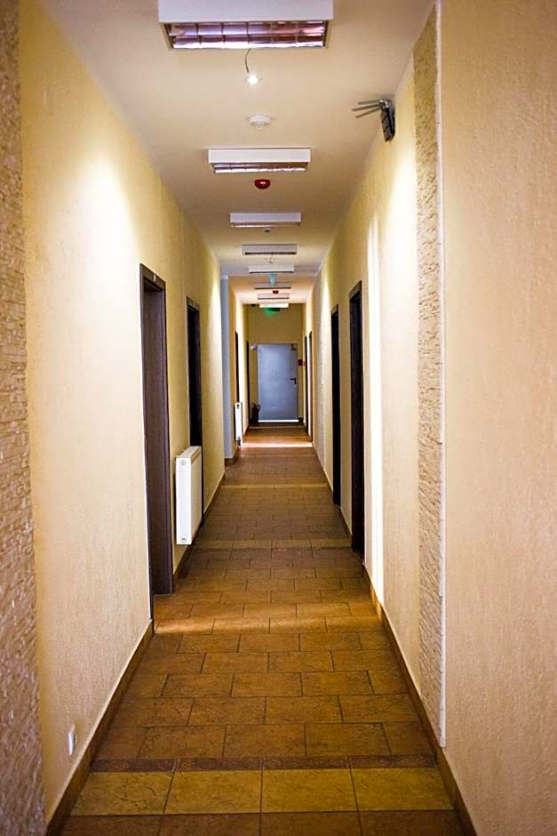 Hotelik Okęcie 39 - Nocleg i Parking Blisko Lotnisko Okęcie