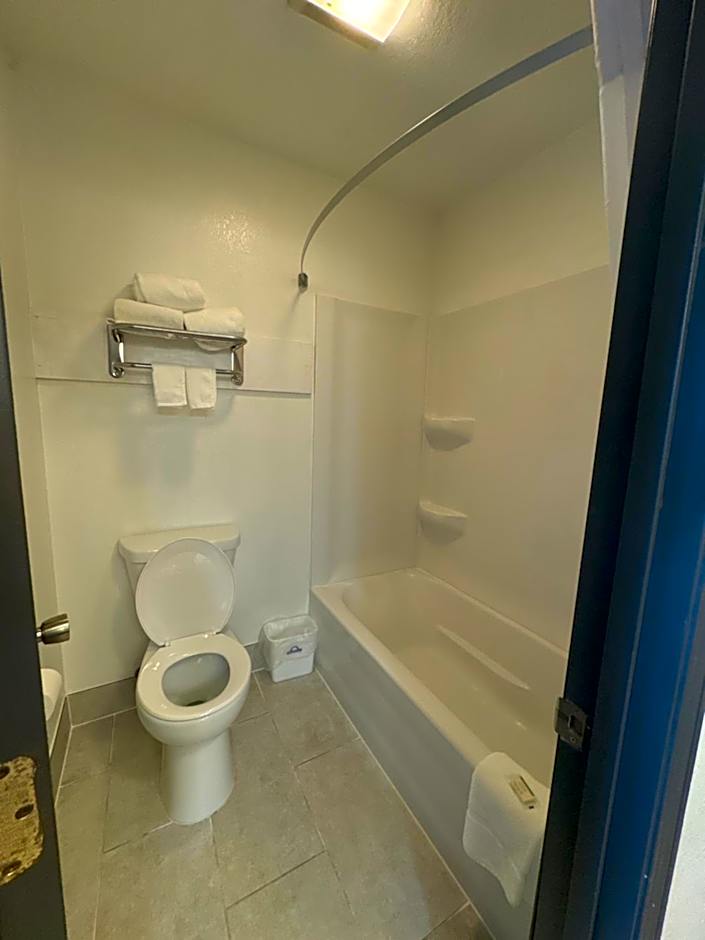 Days Inn by Wyndham Salina I-70