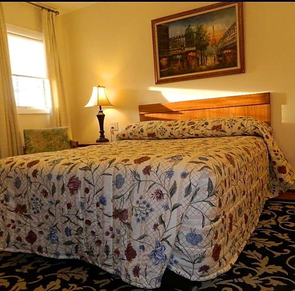 Twin Oaks Motel