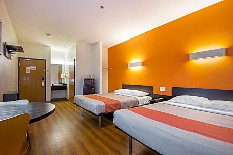 2 Queen Beds |ADA/RI Shower/Non-Smoking