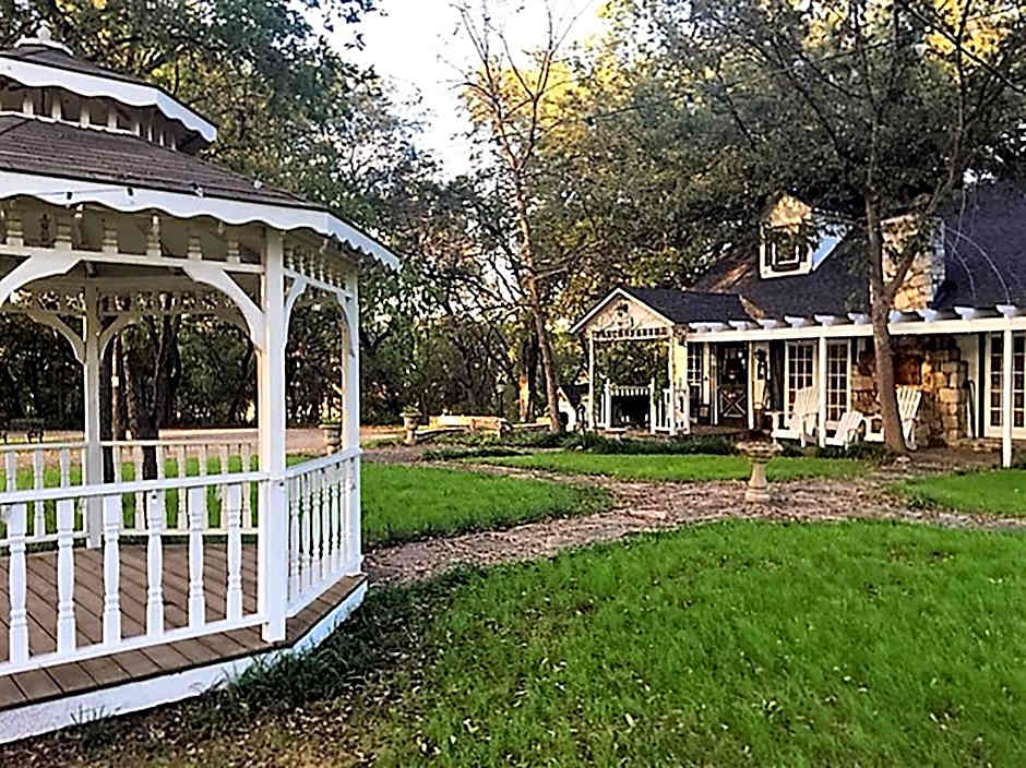 Country Woods Inn