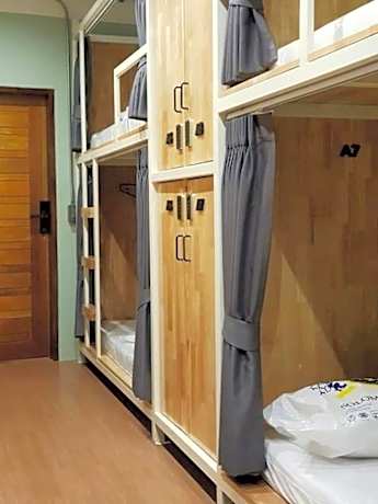 Single Bed in Mixed Dormitory Room