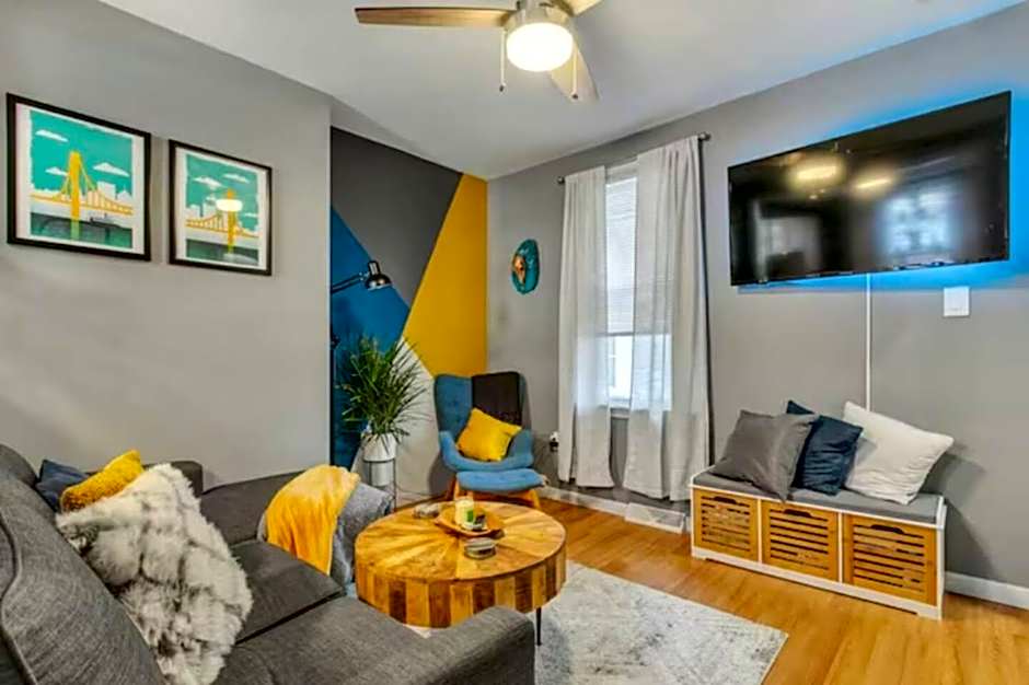 Studio near Arsenal Park l Street Parking