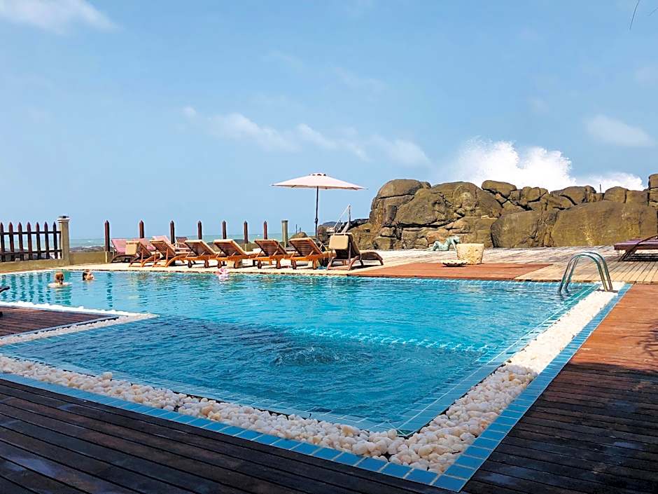 Thaproban Pavilion Waves Unawatuna