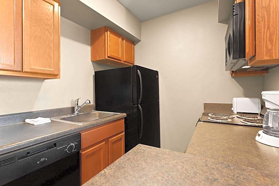 Eagle's Den Suites Cotulla a Travelodge by Wyndham