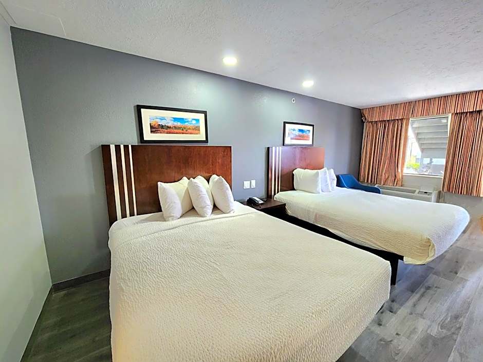 Days Inn & Suites by Wyndham Winnie