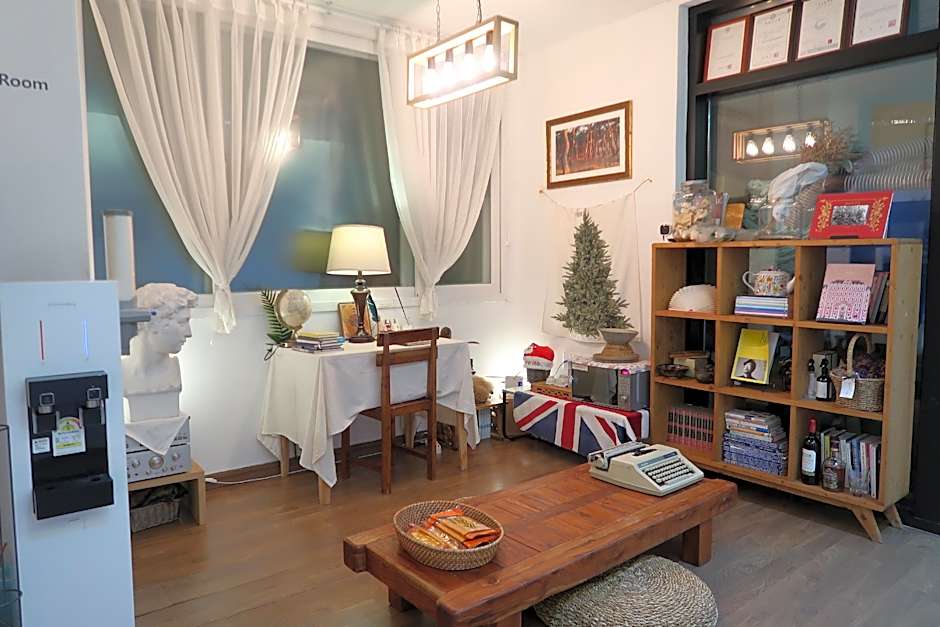 Andong Poonggyung Hostel N Library