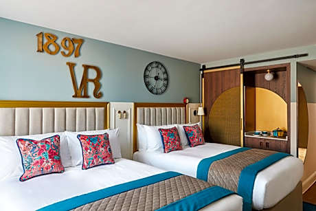 2 Double Beds Premium