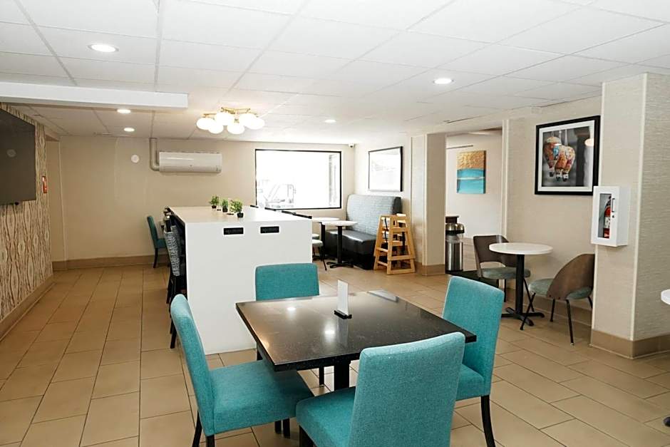 La Quinta Inn & Suites by Wyndham Albuquerque Airport