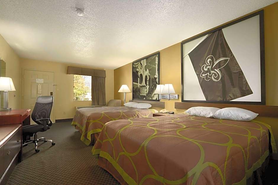 Super 8 by Wyndham Calhoun