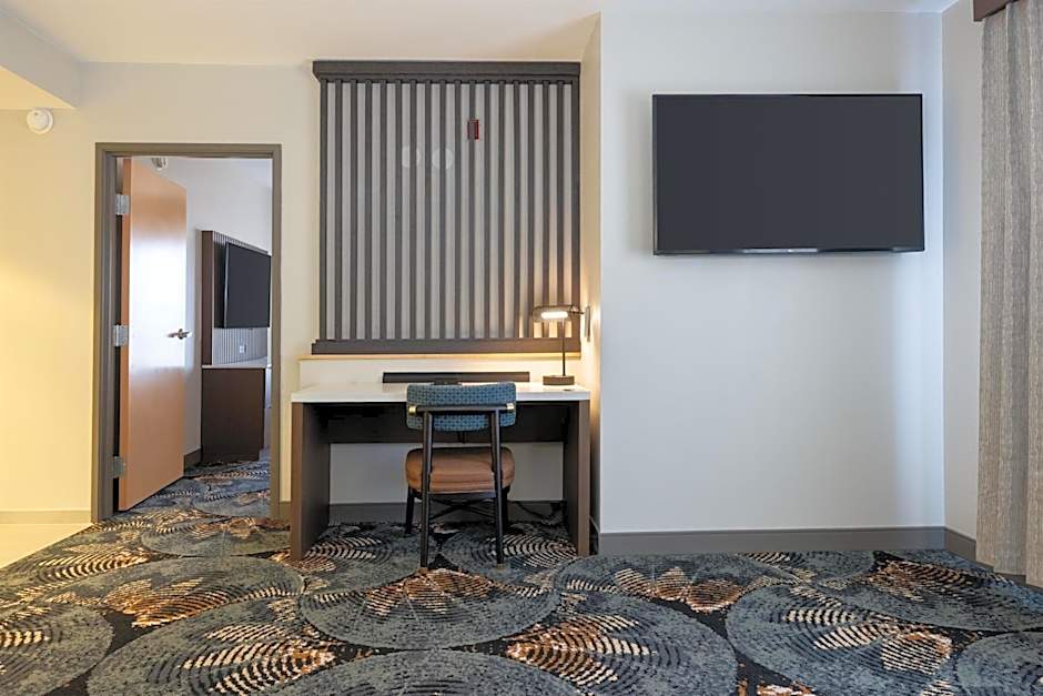 DoubleTree By Hilton Hotel Savannah Airport
