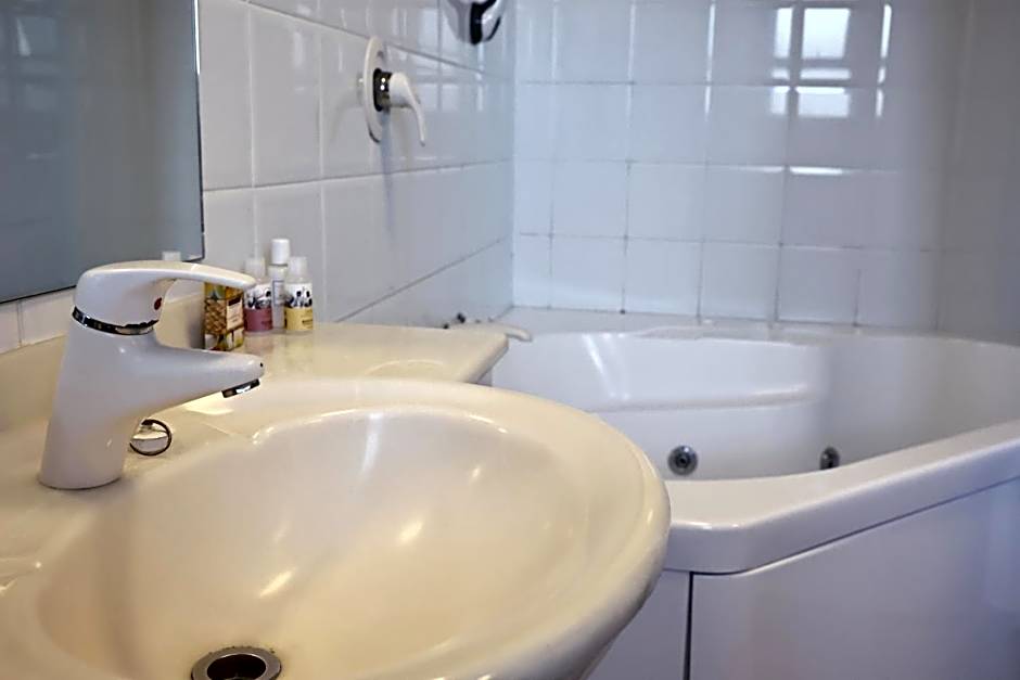 Baywatch Motor Lodge