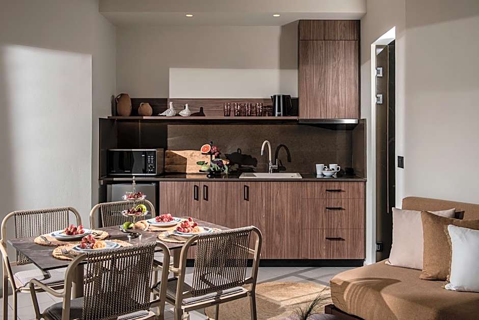 Everest Apartments and Suites