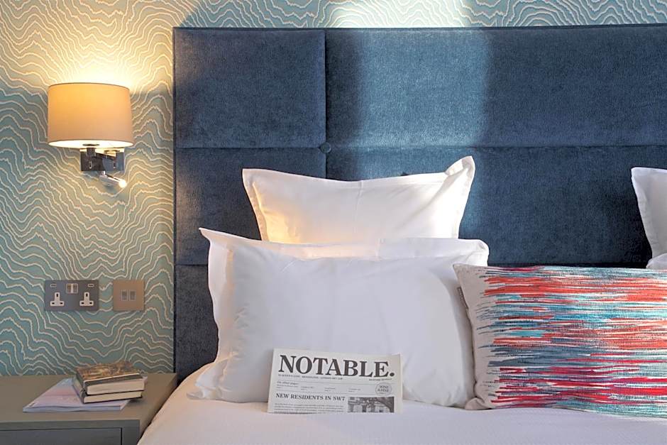 54 Queen's Gate Hotel