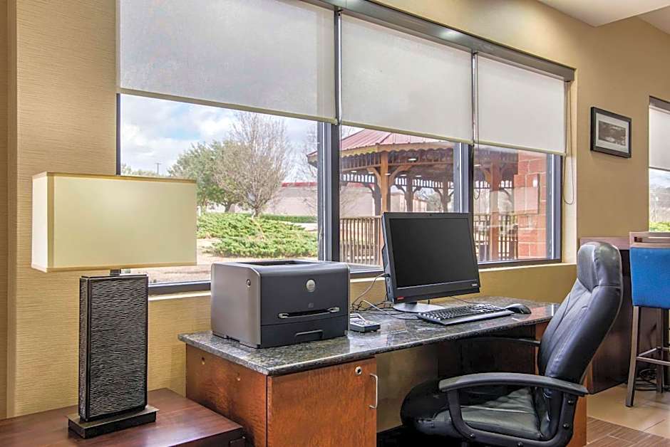 Comfort Suites Macon Northwest