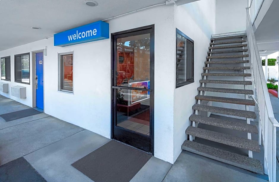 Motel 6-Santa Barbara, CA - State Street